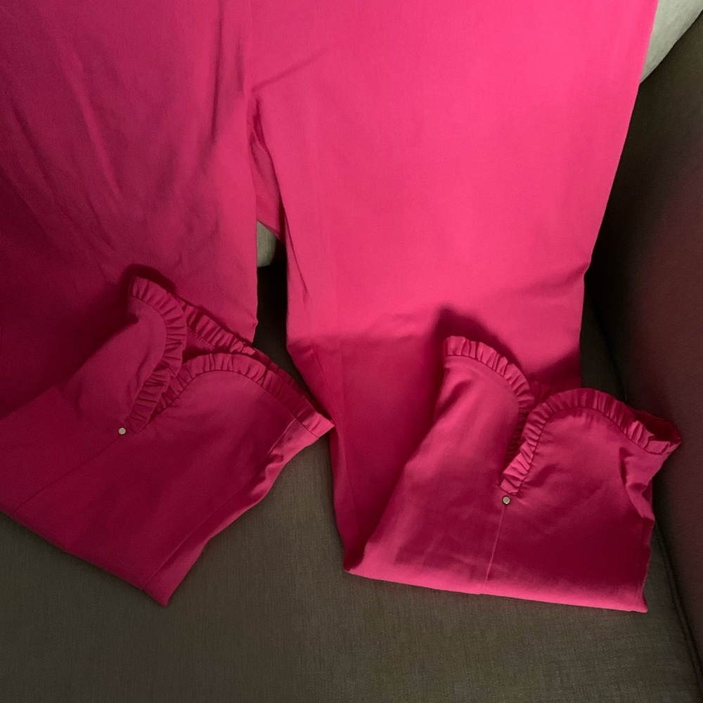 NWOT Pink Capri Pants Ruffled bottom Size 8